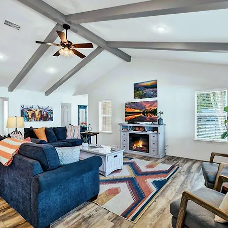 Peach Street Retreat - Fire Pit And Close To Main St